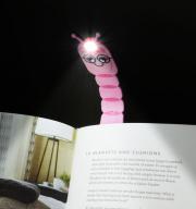 Pripínacia lampička na knihu Flexilight Bookworm Pink